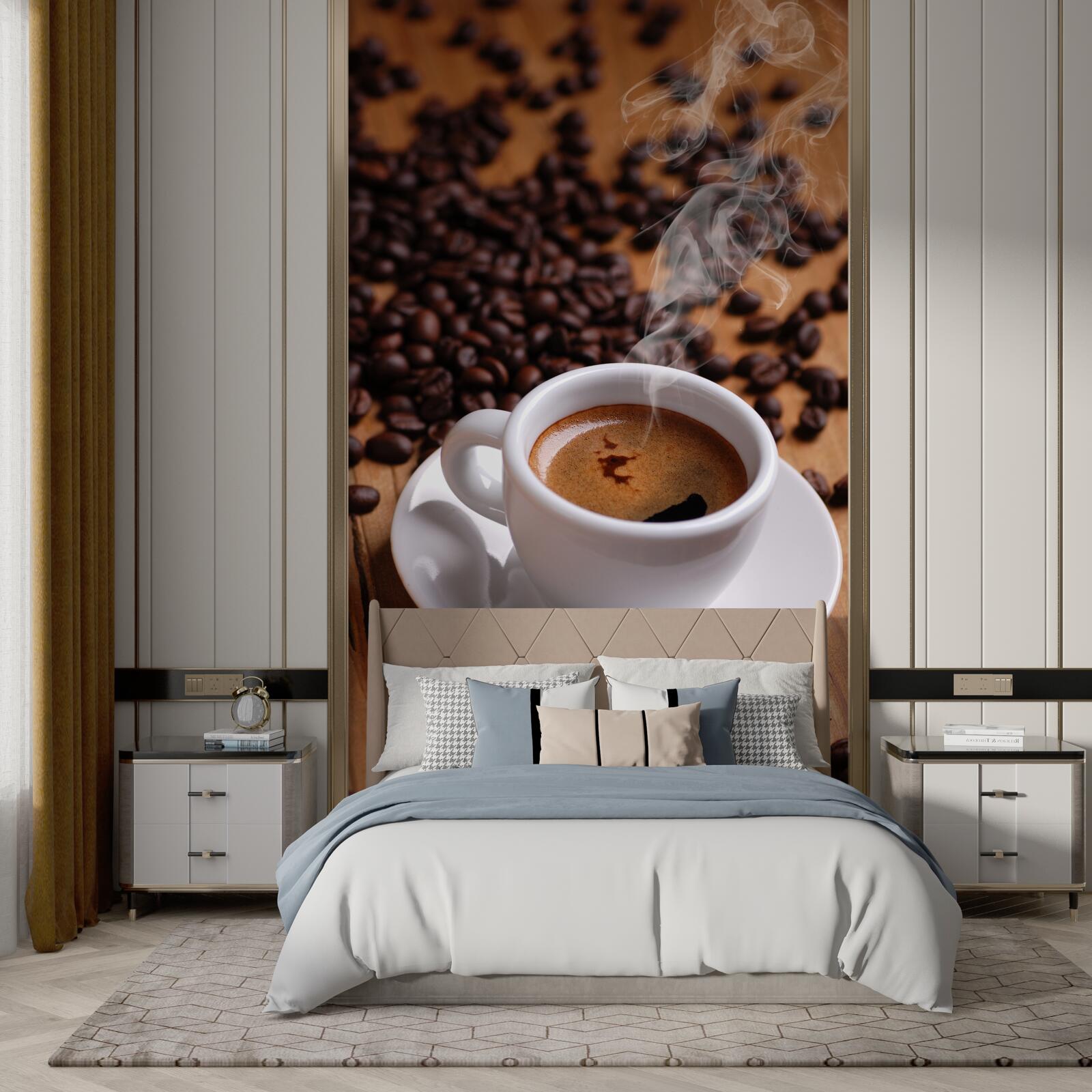 Fototapeten Eine Tasse Kaffee mit Aroma, die Körner freisetzen