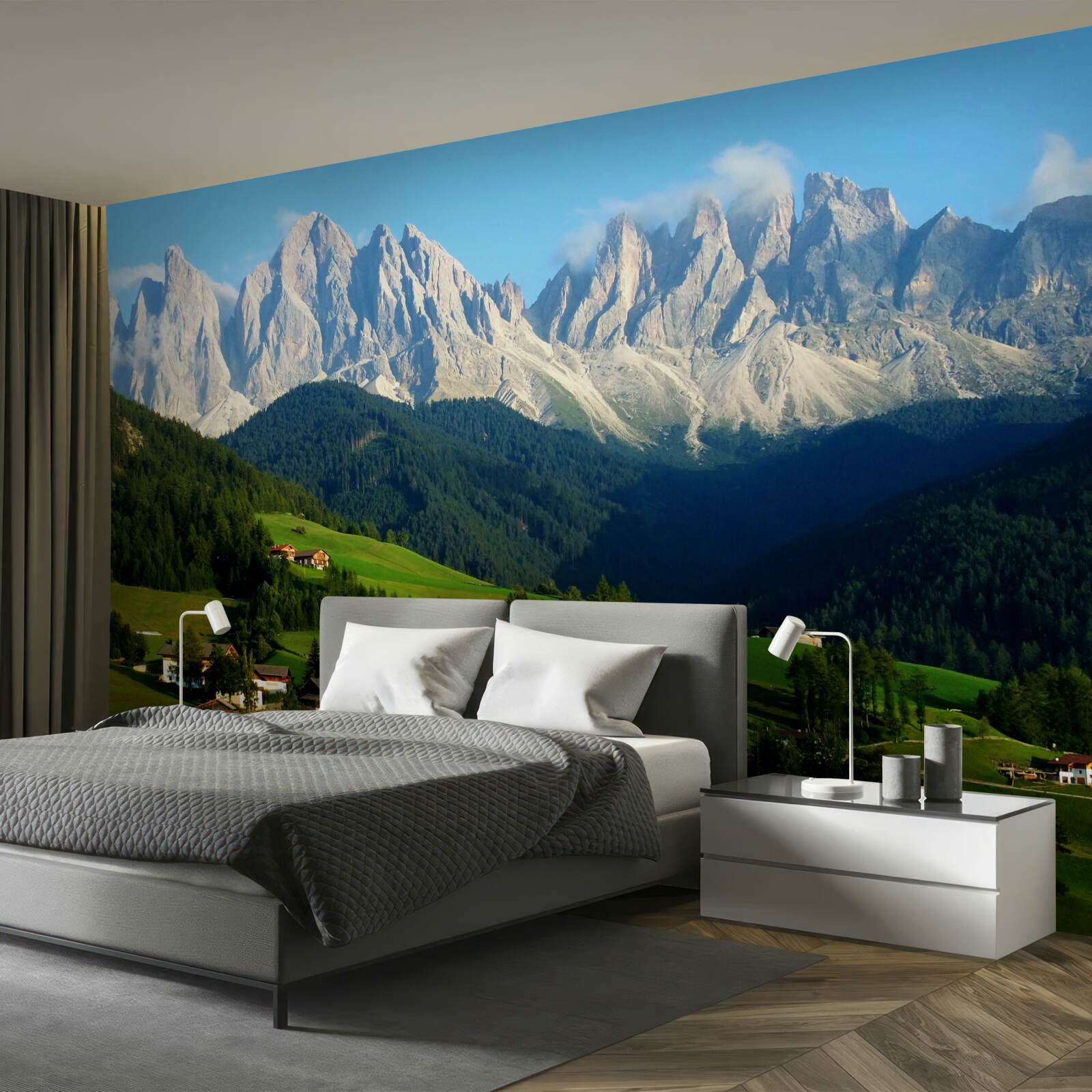 Fototapeten Ein Dorf in einer Klärung am Fuße der Berge