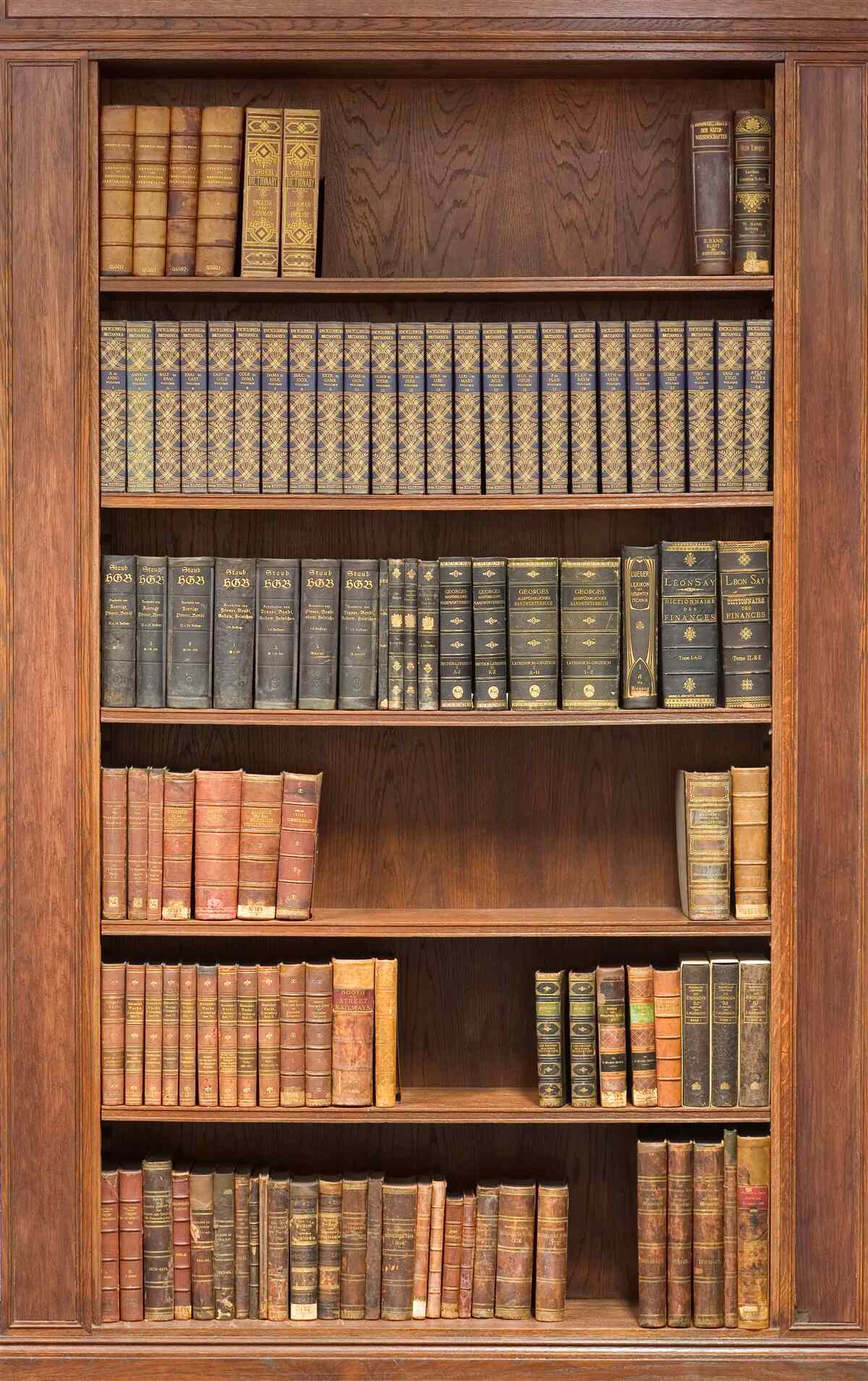 Fototapeten Regal gefüllt mit verschiedenen Büchern