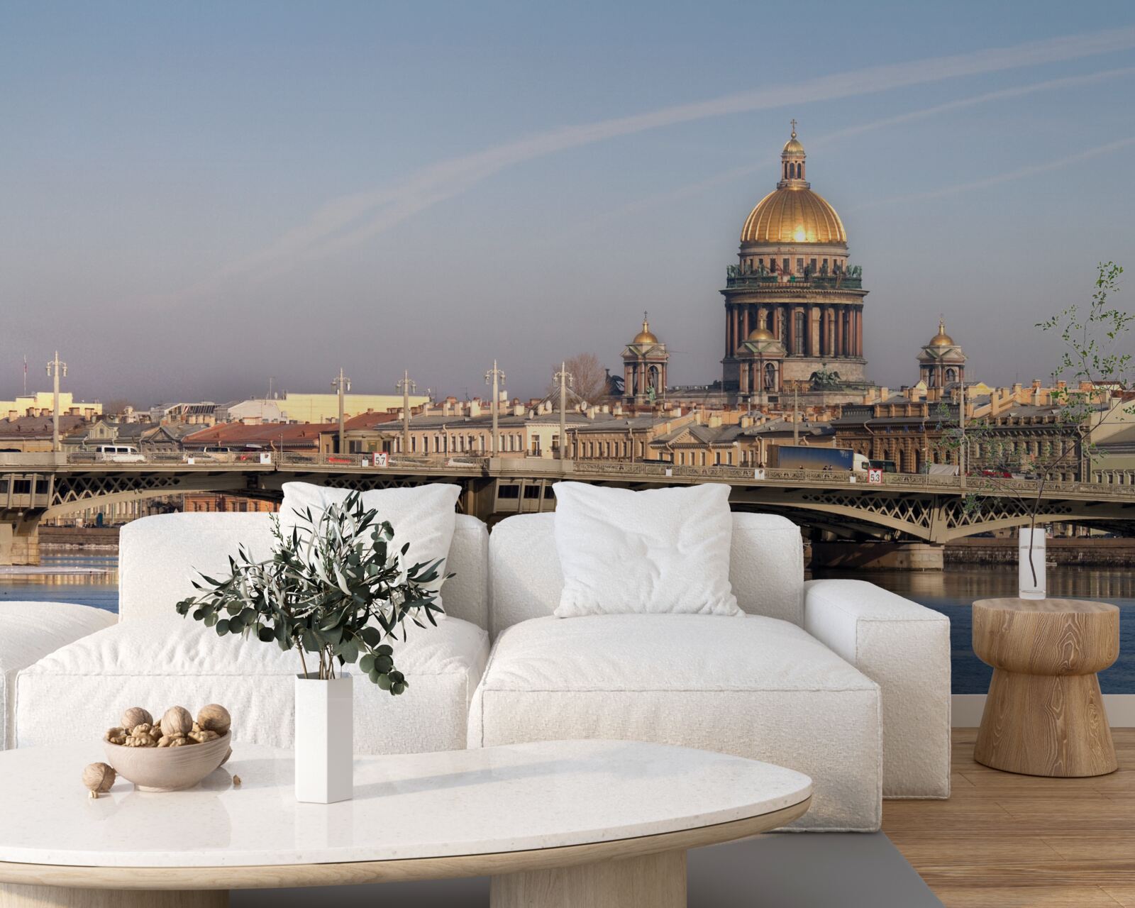 Fototapeten Kirchenkuppel aus Gold vor dem Hintergrund des Stadtpanoramas
