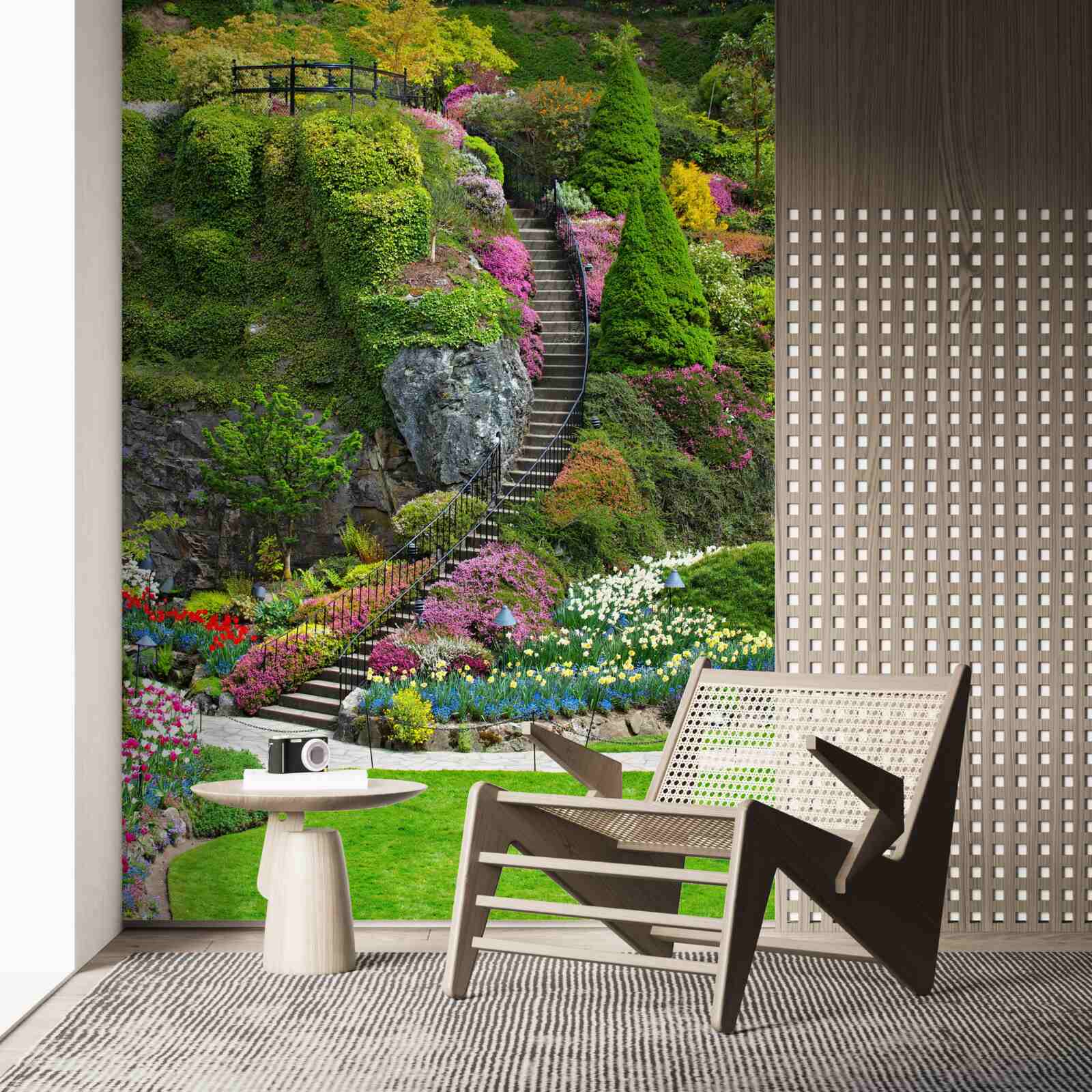 Fototapeten Treppe völlig in Grün und Blumen eingetaucht
