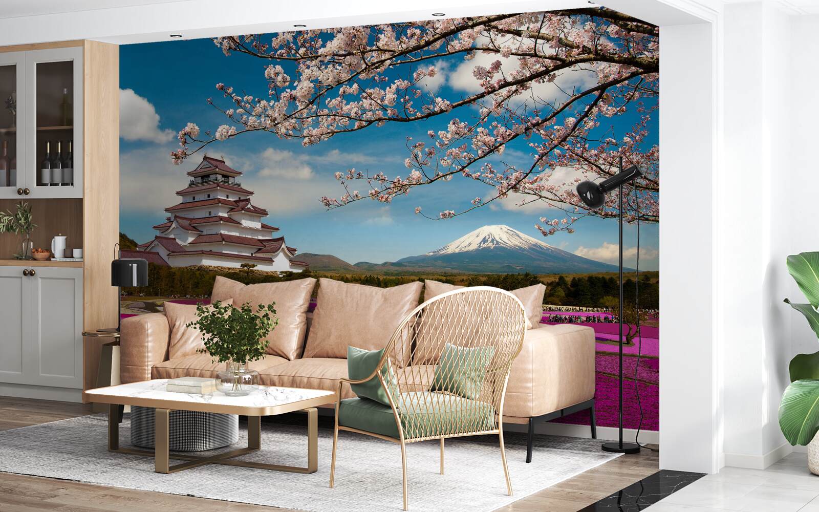 Fototapeten In der Nähe des japanischen Hauses gibt es üppige Tulpengärten