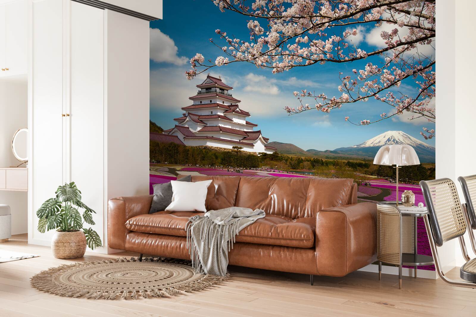 Fototapeten In der Nähe des japanischen Hauses gibt es üppige Tulpengärten