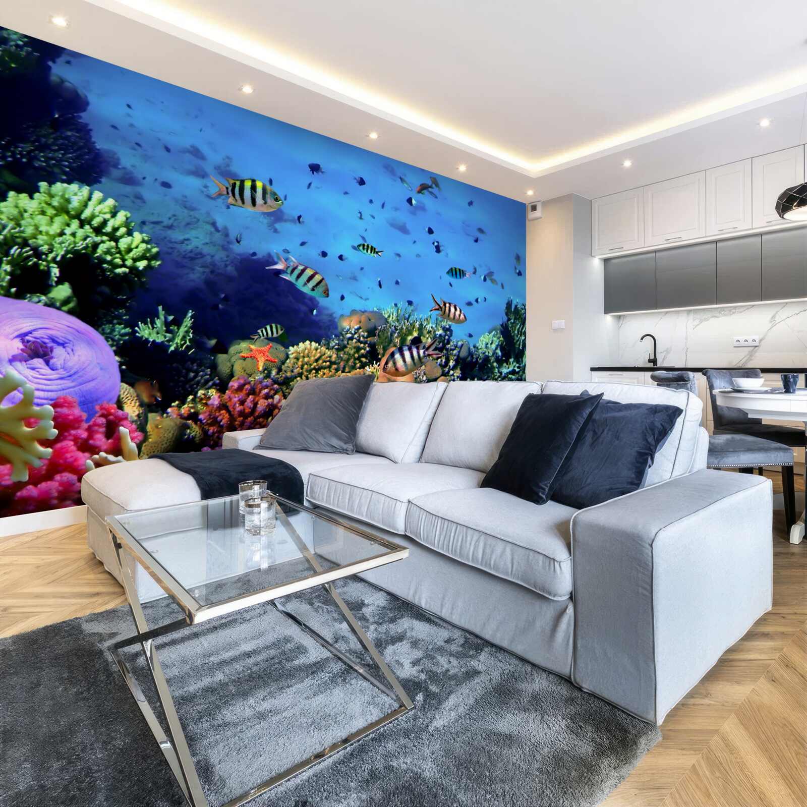 Fototapeten gestreifte Fische in den Tiefen des Ozeans
