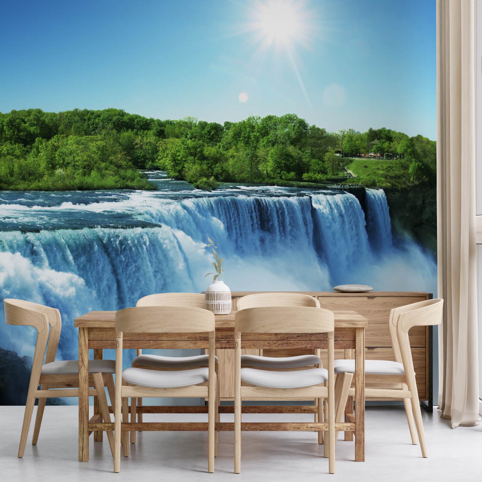 Fototapeten Die Kraft eines schnell fallenden großen Wasserfalls