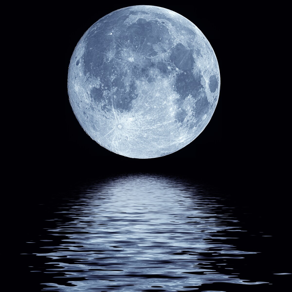 Fototapeten Der Mond ist im Spiegelbild von Meerwasser vollständig sichtbar