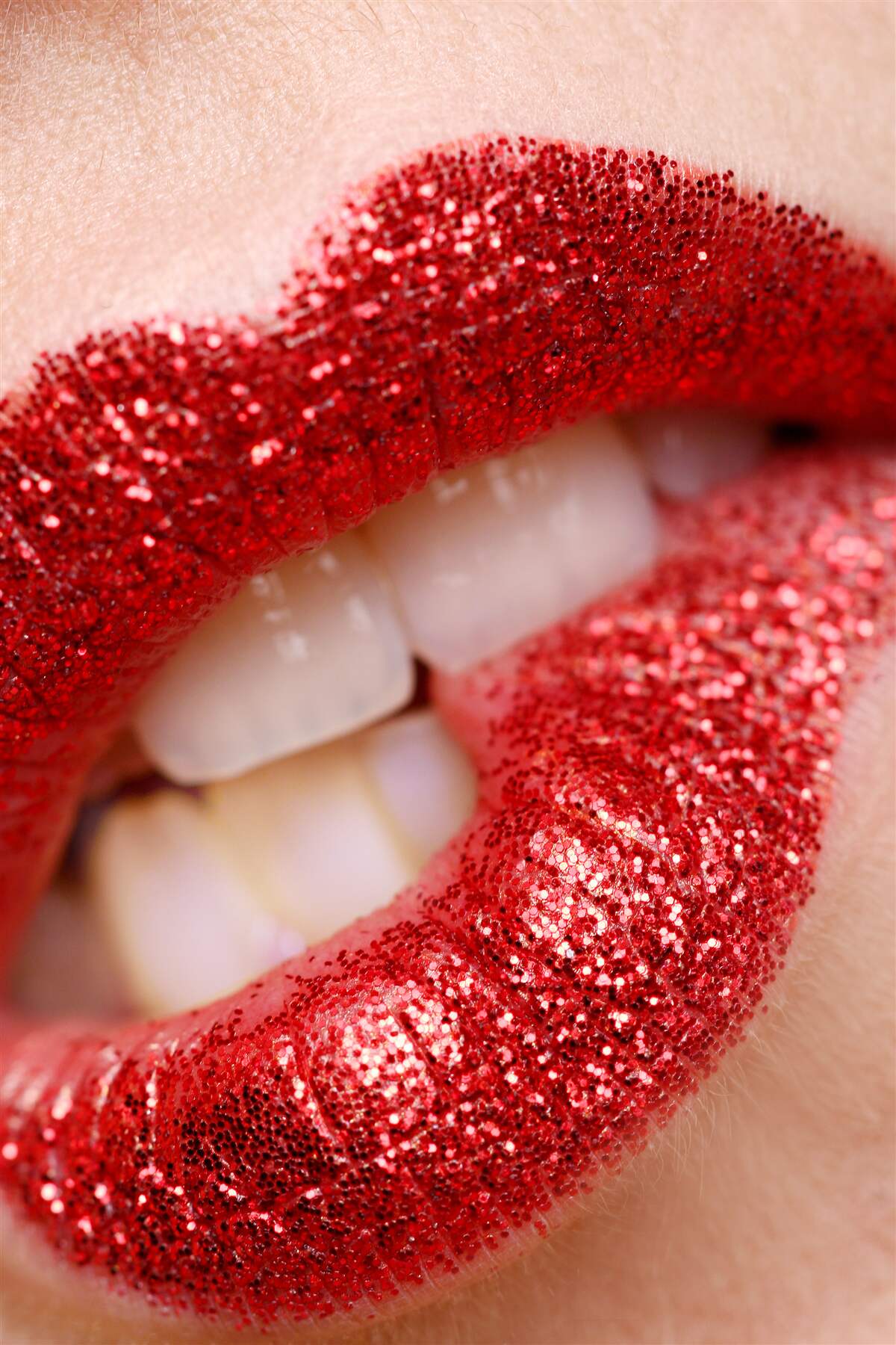 Fototapeten gebissene rote Lippen mit Glitzer