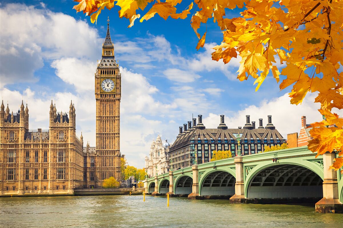Fototapeten Goldener Herbst im alten London