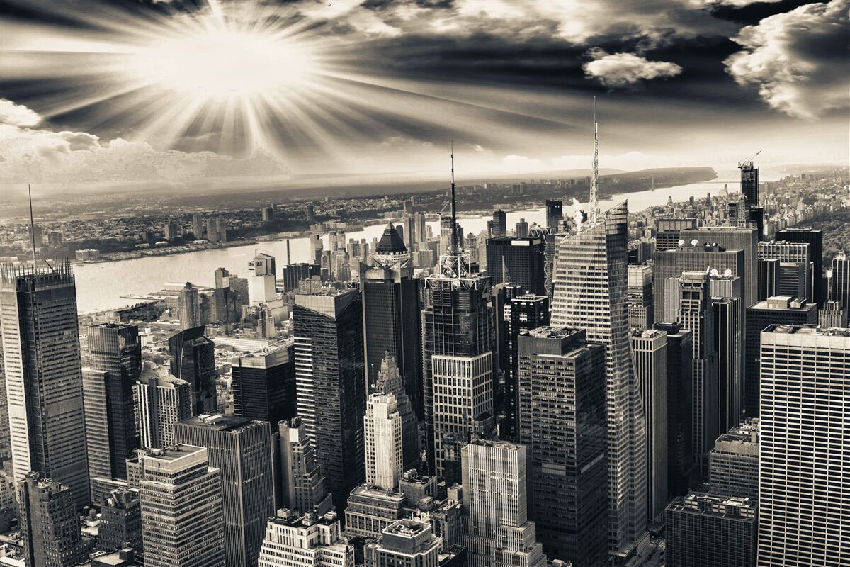Fototapeten Die leuchtende Sonne füllt die Metropole mit Sepia -Schatten