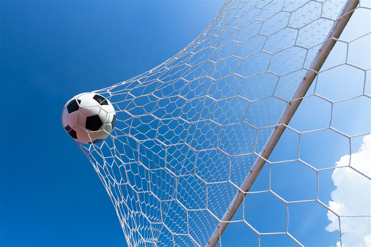 Fototapeten Der Ball ging ins Netz