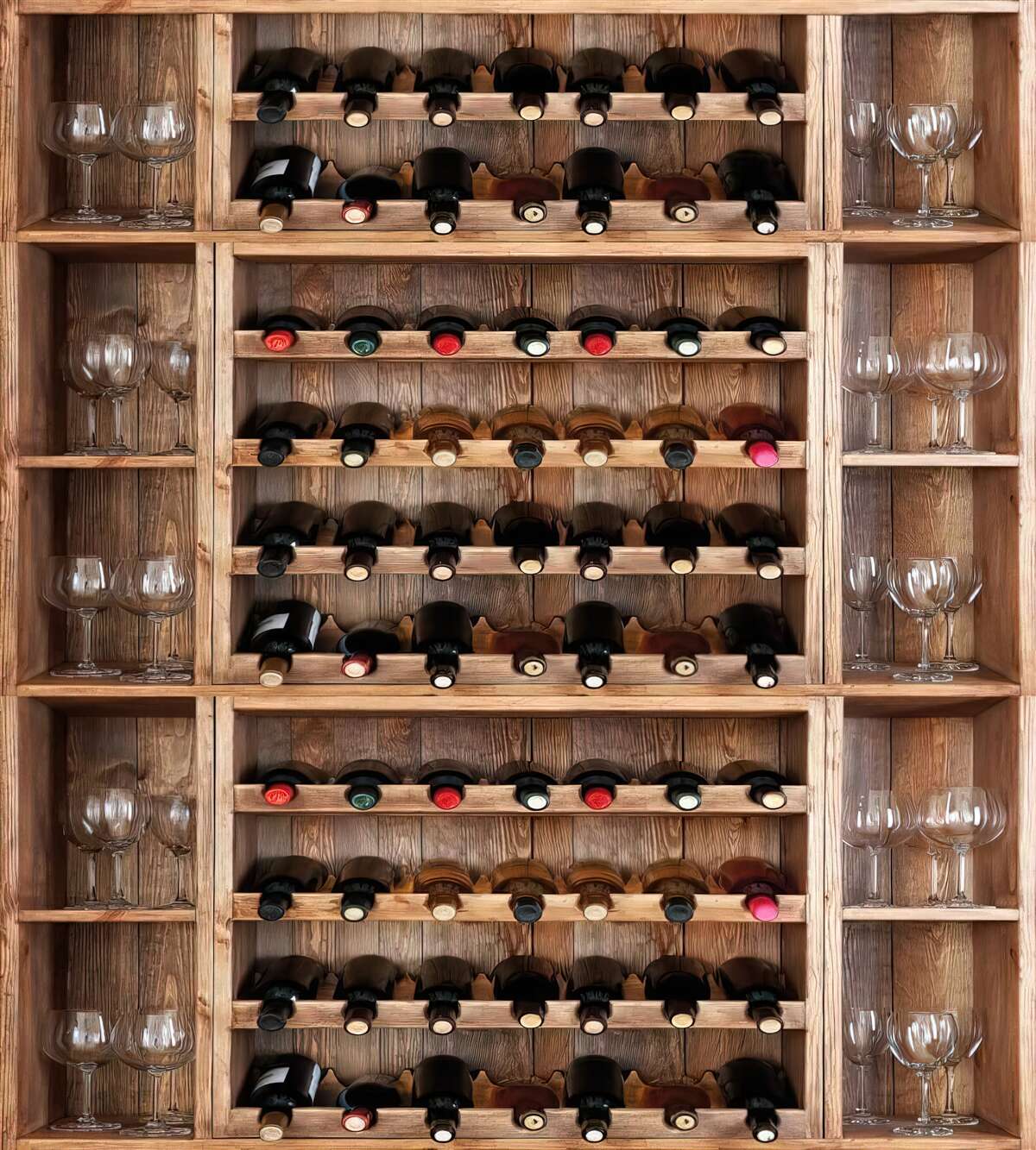 Fototapeten Eine Bar mit Weinbrillen