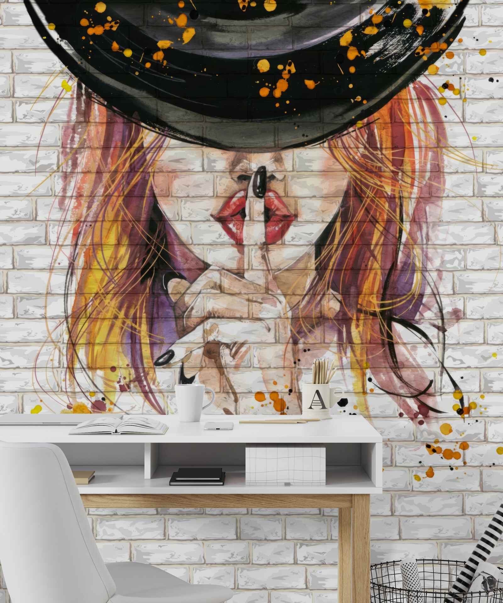 Fototapeten Das Mädchen in einem Hut bedeckt ihre Lippen mit ihrem Finger
