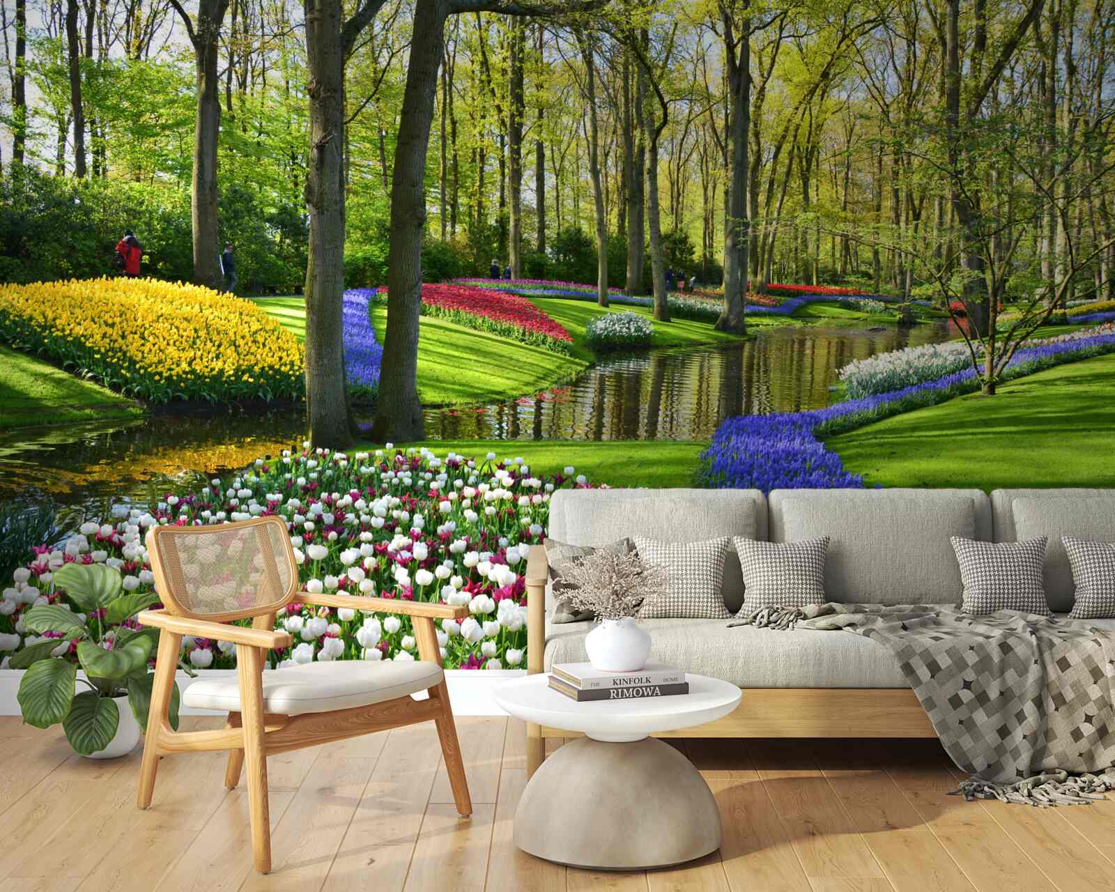 Fototapeten Ein toller Weg mit Tulpen in der Nähe von Wasser