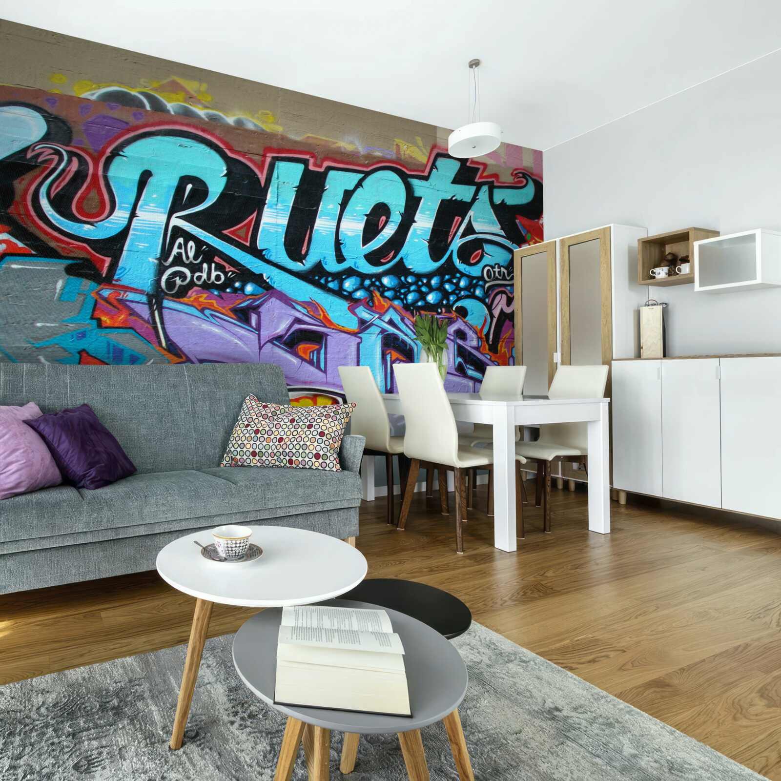 Fototapeten Eine Wand mit leichten Graffiti dekoriert
